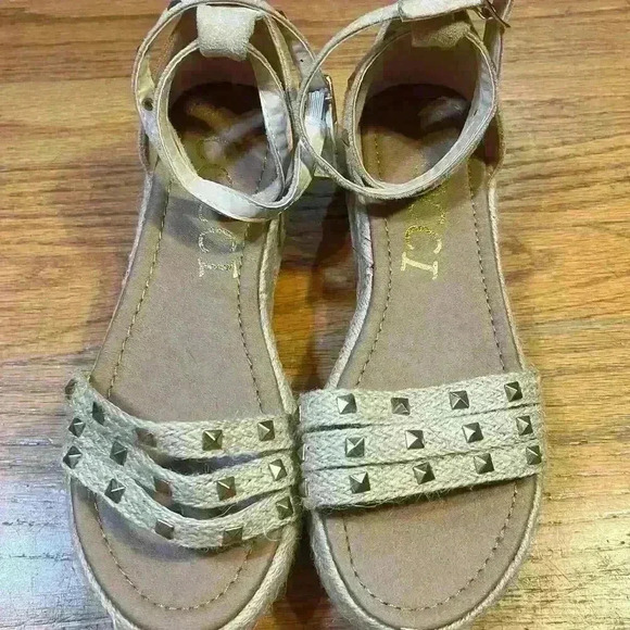 CCOCCI Studded Espadrille Platform Sandals NWOB Size 8 Tan Strappy Party Travel - Picture 1 of 6